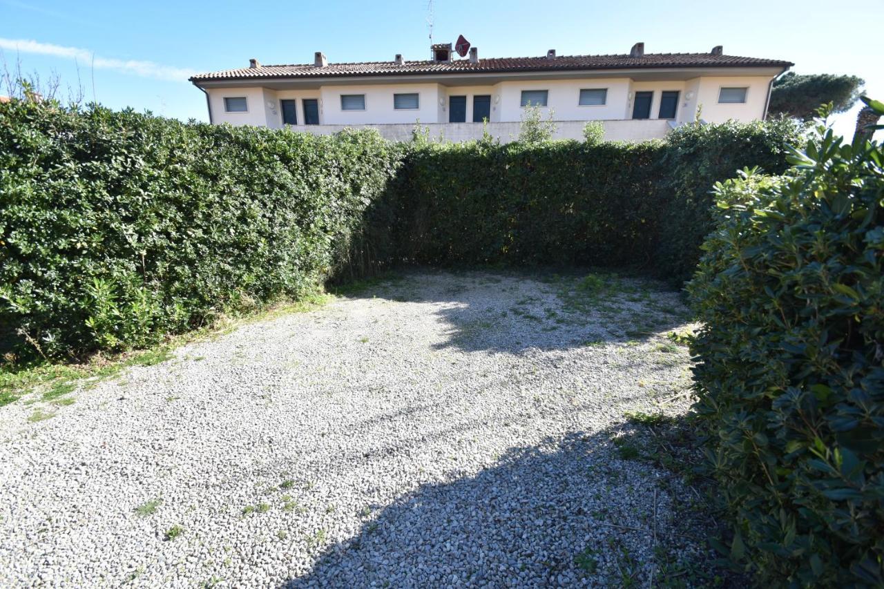 Appartamenti Sabbia - Zona Mare Con Terrazze, Clima, E Posti Auto มารินา ดิ กัมโป ภายนอก รูปภาพ