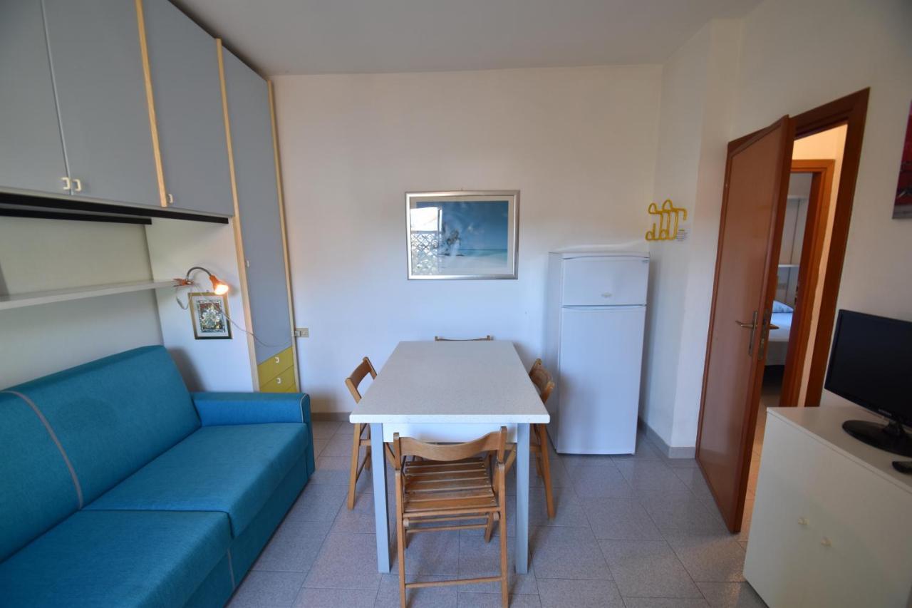Appartamenti Sabbia - Zona Mare Con Terrazze, Clima, E Posti Auto มารินา ดิ กัมโป ภายนอก รูปภาพ