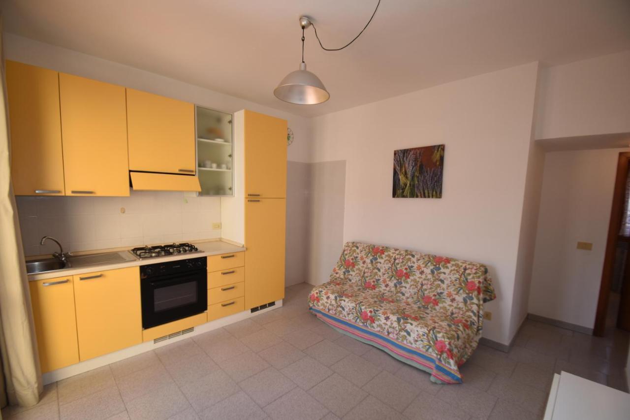 Appartamenti Sabbia - Zona Mare Con Terrazze, Clima, E Posti Auto มารินา ดิ กัมโป ภายนอก รูปภาพ